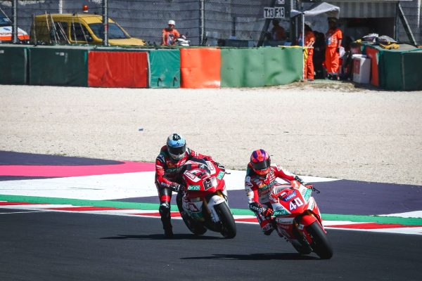 MotoE: Zaccone escala pelotão e vence corrida 2 da Holanda; Granado termina em 8º