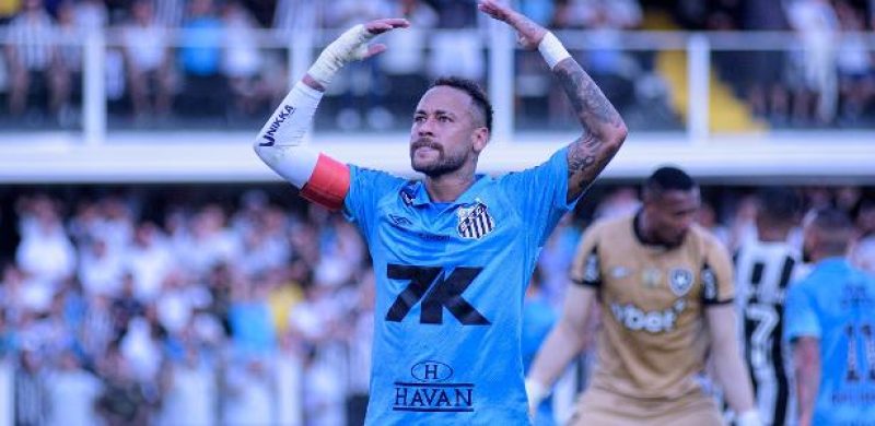 Neymar chama a torcida durante jogo do Santos contra o Botafogo, pelo Brasileirão