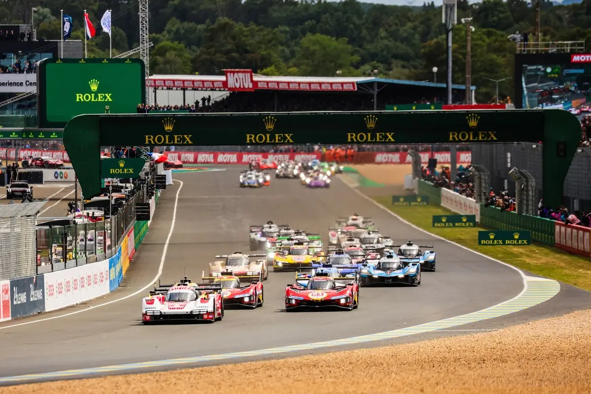 O WEC divulgou seu calendário para 2026, com a corrida de Le Mans coincidindo com o Grande Prêmio de Barcelona de Fórmula 1. Descubra as datas da 6 Horas de São Paulo! 1 WEC anuncia calendário de 2026, com Le Mans coincidindo com GP de Barcelona de F1; saiba quando será 6H de São Paulo