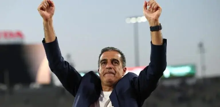 Renato Paiva, técnico do Botafogo, comemora vitória sobre o PSG, no Mundial