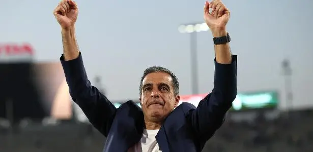 Renato Paiva, técnico do Botafogo, comemora vitória sobre o PSG, no Mundial