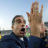 O técnico do Botafogo Renato Paiva comemora após vitória sobre o PSG