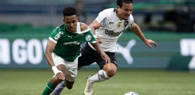 Palmeiras: Abel errou? Colunistas avaliam saída de Estêvão contra Botafogo