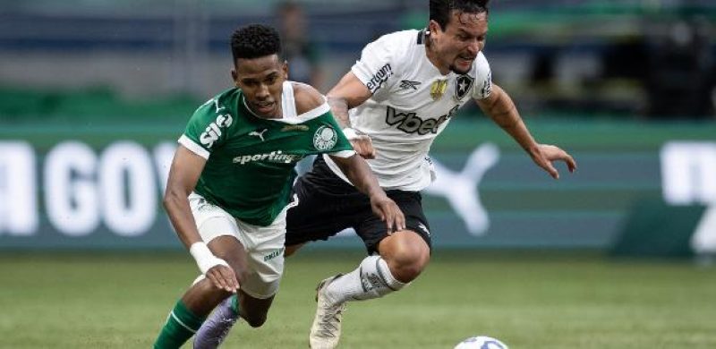 Palmeiras: Abel errou? Colunistas avaliam saída de Estêvão contra Botafogo