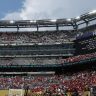 Recado no painel de LED do MetLife avisa sobre paralisação da partida entre Palmeiras e Al Ahly