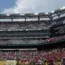 Recado no painel de LED do MetLife avisa sobre paralisação da partida entre Palmeiras e Al Ahly