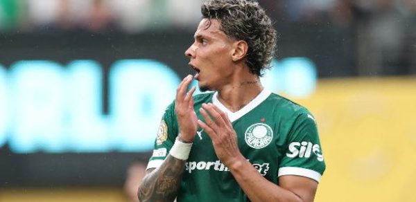 Palmeiras martela no fim, mas para em goleiro e empata com Porto
