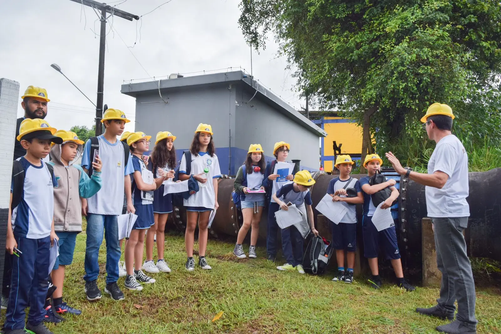 Iniciativas socioambientais orientam as práticas de sustentabilidade da Caer. 1 Projetos Socioambientais da Caer Arquivo Ascom Caer 4 1