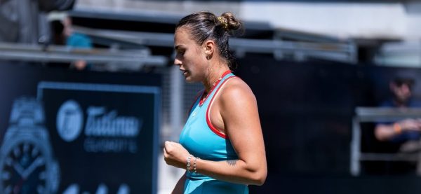Sabalenka sobrevive a 4 match-points e avança à semi em Berlim