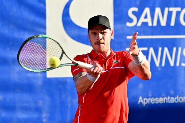 Sell perde set-points e cai na semifinal de challenger nos EUA