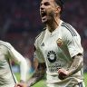 Leandro Paredes, da Roma, comemora gol diante do Bayer Leverkusen na Liga Europa