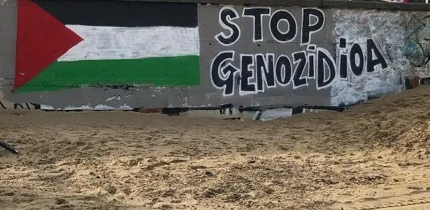 Groseko Indarra Surf Taldea protestou nas redes sociais
