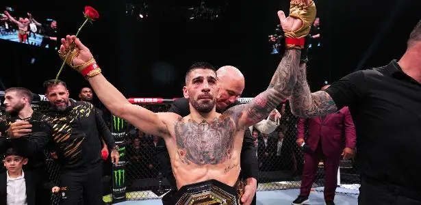 Ilia Topuria nocauteou Charles do Bronx no UFC 317