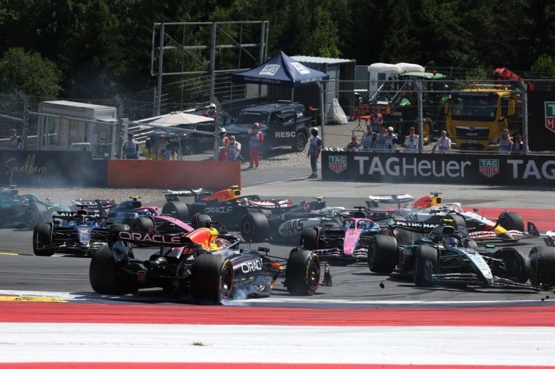 vídeo f1: antonelli bate em verstappen e ambos abandonam gp da áustria; fogo no carro faz sainz perder corrida