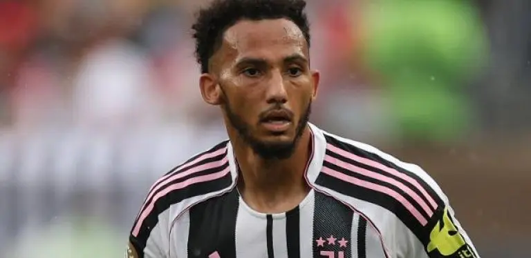 Lloyd Kelly, zagueiro da Juventus, durante jogo contra o Wydad Casablanca, no Mundial