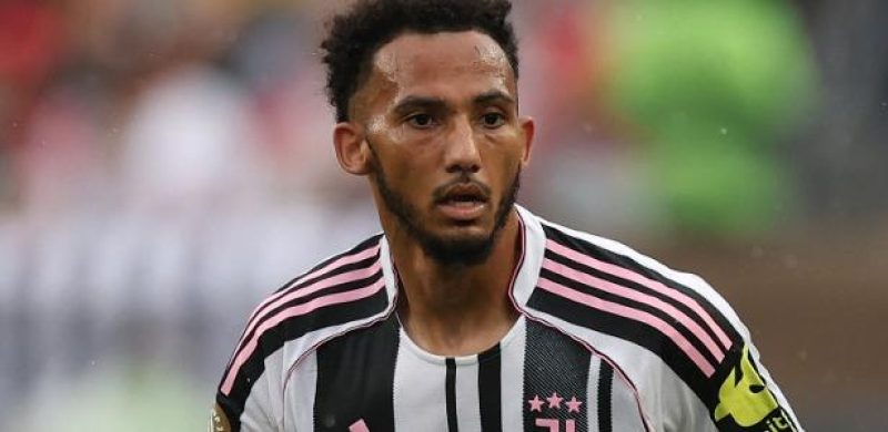 lloyd kelly, zagueiro da juventus, durante jogo contra o wydad casablanca, no mundial