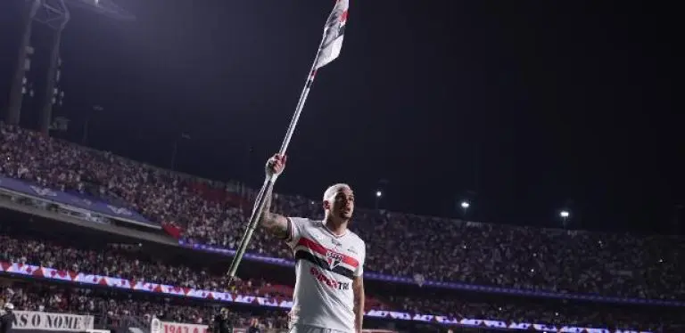 'Amasso' e 'jogo do ano': Comentaristas avaliam vitória do SPFC no clássico