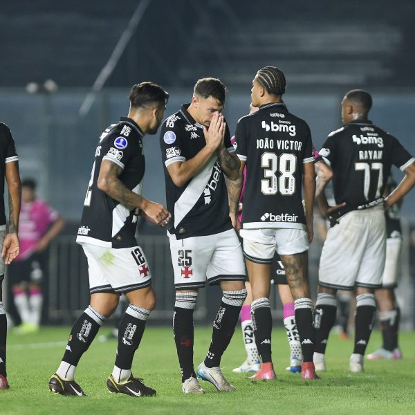 Análise: eliminação traz choque de realidade ao Vasco e frustra uma torcida já esgotada com fracassos | vasco