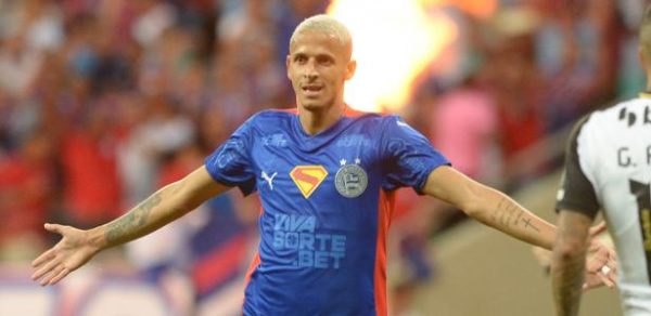 Bahia supera gol olímpico de Hulk, bate Atlético-MG e vai ao 3º lugar