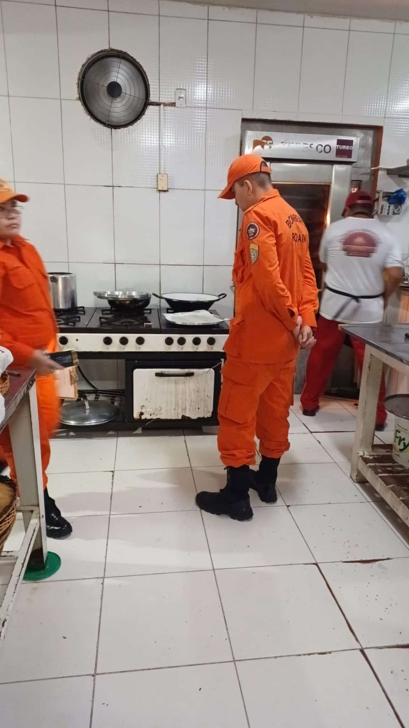 Blitz Educativa durante a Semana da Prevencao em alusao ao Dia Nacional do Bombeiro Ascom CBMRR 2 sc