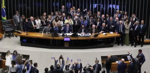 Deputados comemoram a aprovação do projeto que torna permanente Lei de Incentivo ao Esporte