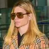 Carolina Dieckmmann desembarca no Brasil após passar últimos dias ao lado de Preta Gil | Famosos