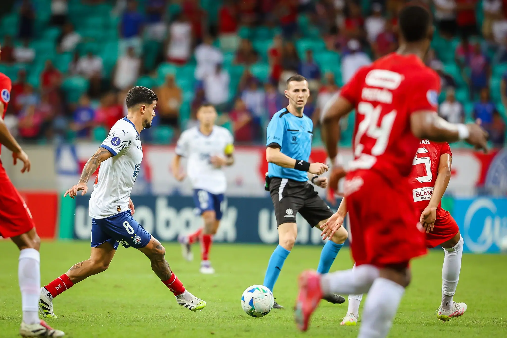 Ceni comenta sobre o empate do Bahia na Sul-Americana com um time alternativo e expressa tristeza pela ausência de Willian José. 1 Ceni explica Bahia com time misto em empate na Sul-Americana e lamenta desfalque de Willian José | bahia