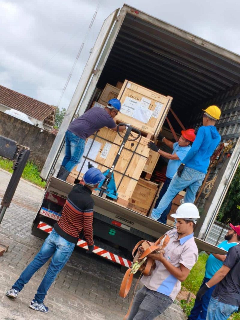 Chegada de equipamentos no Centro de Radioterapia Ascom Sesau 1