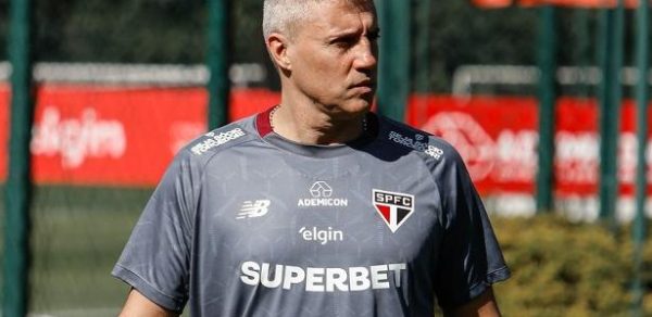 Hernán Crespo comanda treino do São Paulo