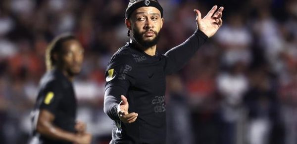 Com Memphis no time, Corinthians é favorito contra SPFC? Colunistas debatem
