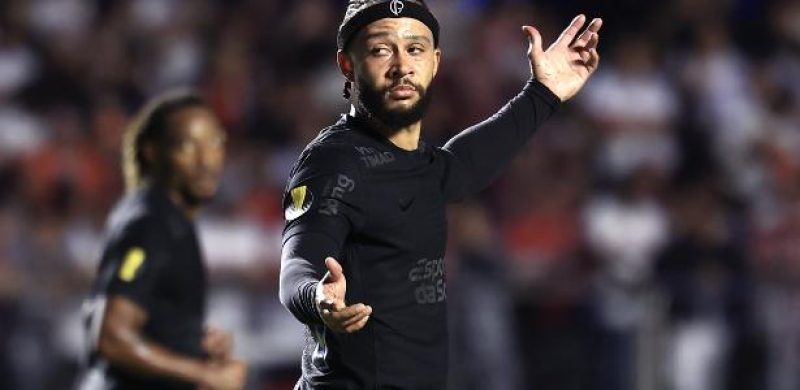 Com Memphis no time, Corinthians é favorito contra SPFC? Colunistas debatem