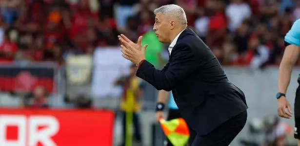 Crespo traz realidade ao São Paulo e afirma que conquistas são um 'sonho' 1 Crespo coloca pés no chão no São Paulo e diz que títulos são 'sonho'