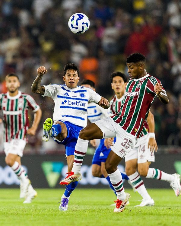 Cruzeiro vence o Fluminense e assume a liderança do Brasileirão | Esporte