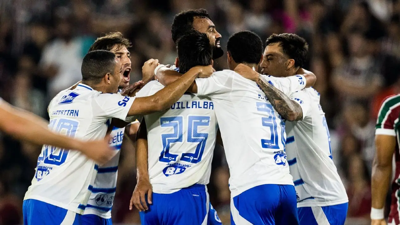 Cruzeiro reassume a liderança do Brasileirão, enquanto outro grande clube ocupa a última posição no ranking. 1 Cruzeiro volta a liderar Brasileirão e deixa outro gigante na 'lanterna' do ranking