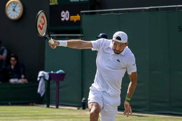 Dimitrov acredita que veremos cada vez menos o revés com uma mão
