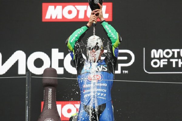 Diogo Moreira assina com equipe que o levará para MotoGP em 2027, crava Fausto Macieira