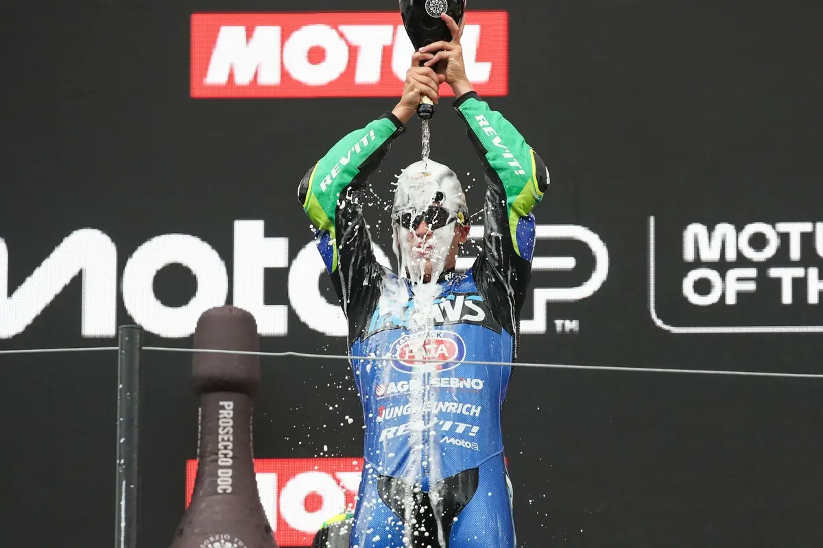 Diogo Moreira assina com equipe que o levará para MotoGP em 2027, crava Fausto Macieira