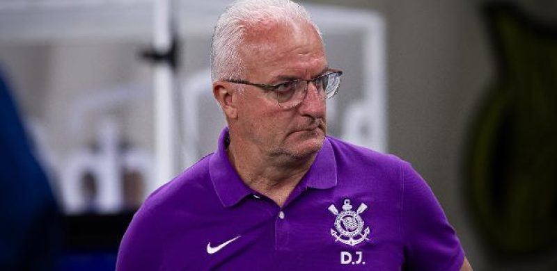 Dorival ou diretoria: De quem é a culpa por crise em campo do Corinthians