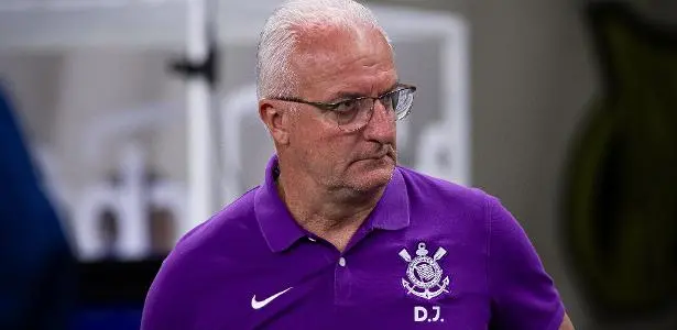 Dorival ou diretoria: De quem é a culpa por crise em campo do Corinthians