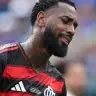 Gerson se lamenta durante jogo entre Flamengo e Chelsea no Mundial