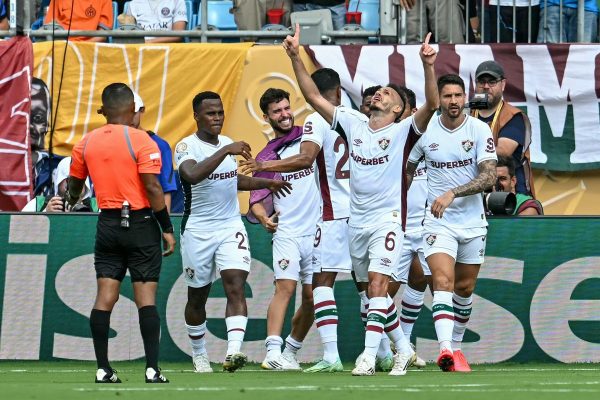 Fluminense mantém formação de três zagueiros para enfrentar Al-Hilal na semifinal do Mundial; veja escalação