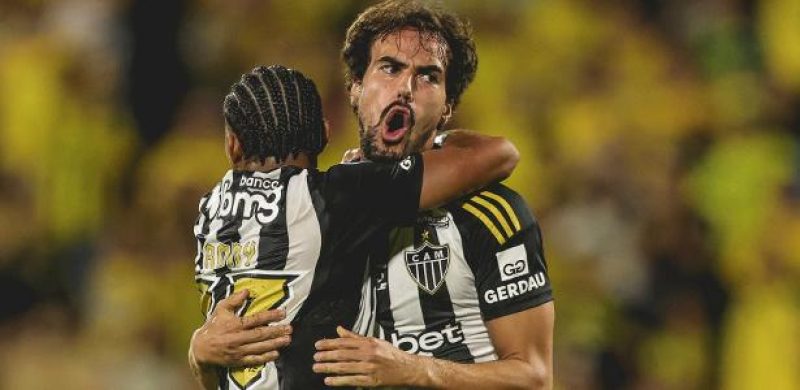 Meia entrou, sofreu pênalti que gerou gol de Hulk e cavou expulsão no 2º tempo