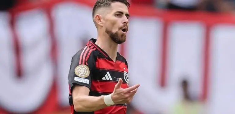 Jorginho comemora gol marcado pelo Flamengo contra o Bayern de Munique no Mundial