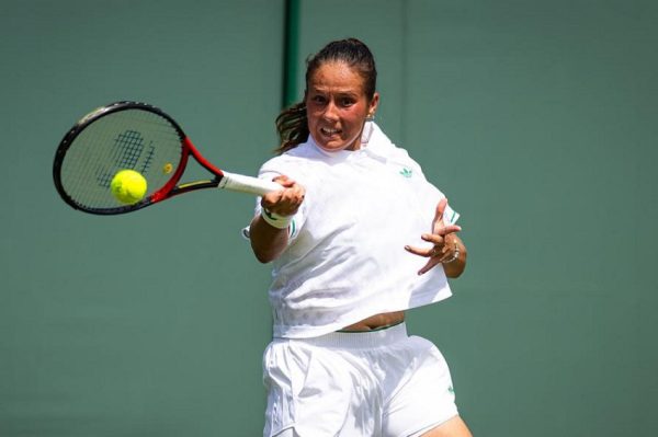 Kasatkina, Tauson e Alexandrova confirmam favoritismo e avançam