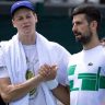 Krejcikova, Djokovic e Gauff jogam terça, Sinner estreia na Quadra Nº 1