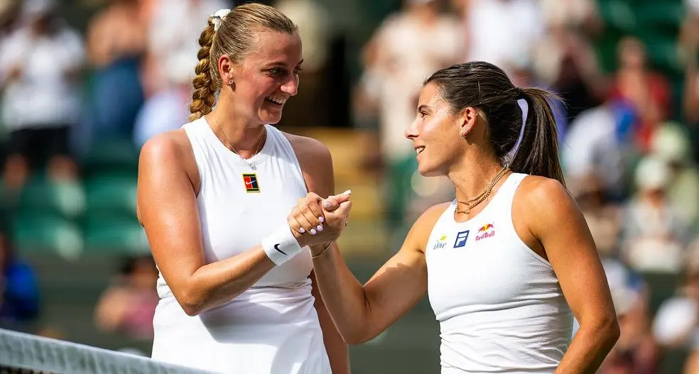 Kvitova é superada por Navarro e recebe homenagem na despedida