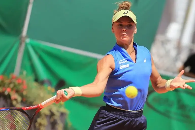 Laura Pigossi joga em Contrexeville, Carol Meligeni cai no quali
