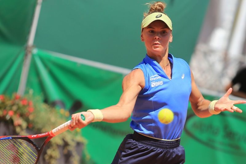 Laura Pigossi joga em Contrexeville, Carol Meligeni cai no quali