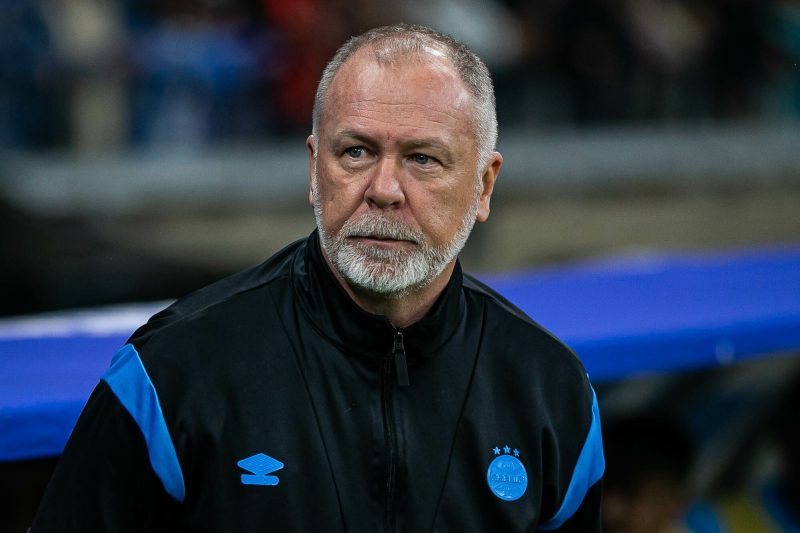 Mano afirma que o Grêmio não lutou, admite responsabilidade, mas manda recado: "Nos retraímos em tempos difíceis" | Grêmio 1 Mano diz que Grêmio não competiu, assume culpa, mas dá recado: "Nos escondemos no momento difícil" | grêmio