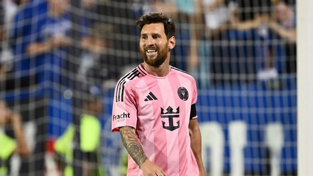 Messi volta à MLS após Mundial com 'assistência contra' e golaços